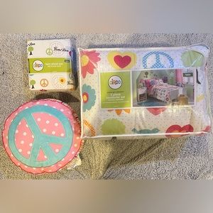 Rare 6 pc Peace & Love TWIN Rev Comforter, sham, sheet set & throw pillow-NEW